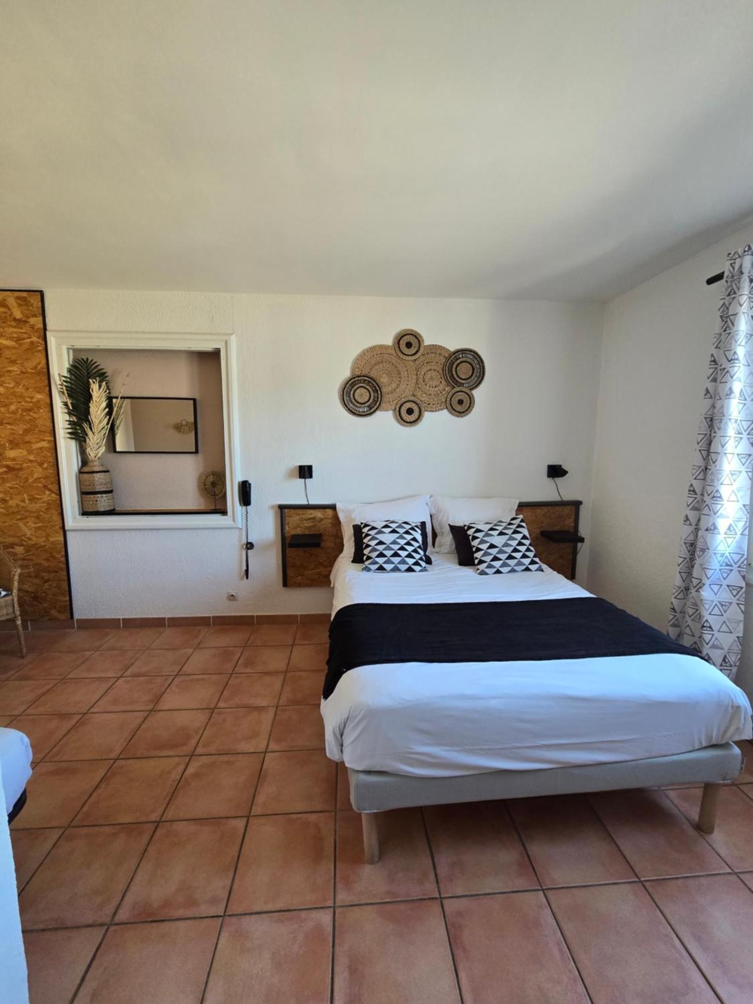 Hotel Chanteplage Saint-Cyr-sur-Mer Bagian luar foto