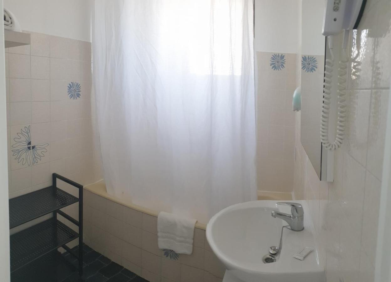 Hotel Chanteplage Saint-Cyr-sur-Mer Bagian luar foto